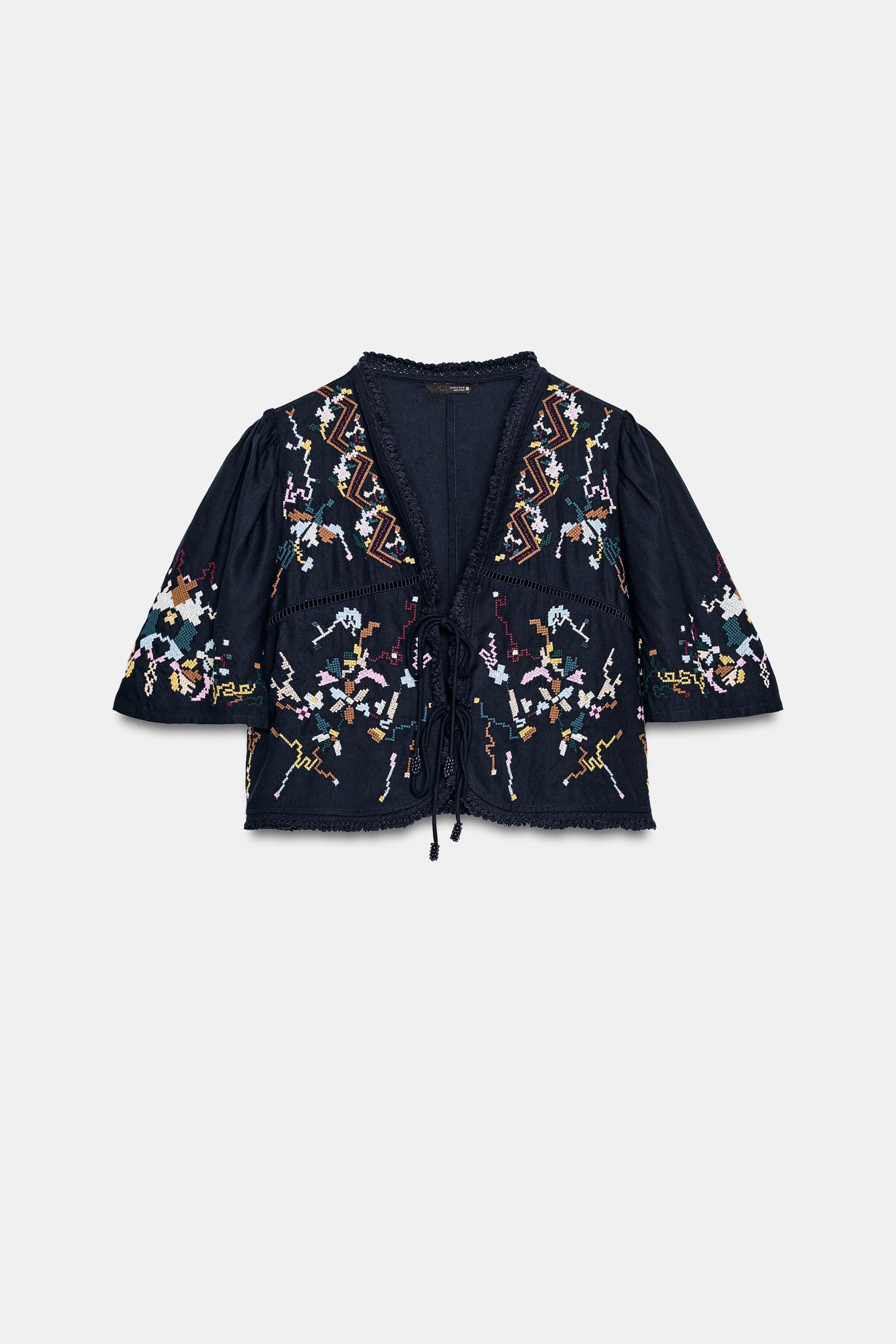 EMBROIDERED FLORAL CROPPED TOP